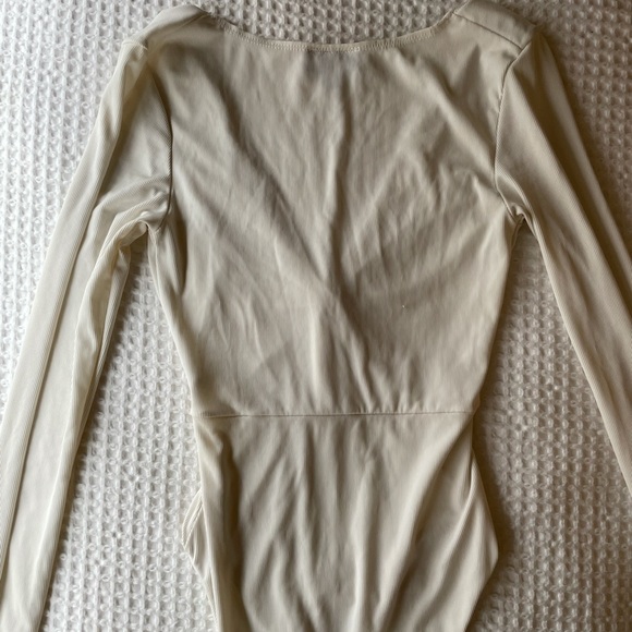 TOPSHOP Cream V-Neck Bodysuit - Picture 3 of 4